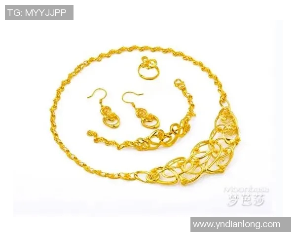 足球明星佩戴的奢华金项链背后的故事与时尚潮流解析